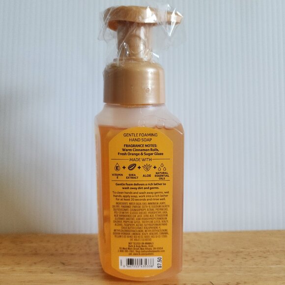 NWT Bath and Body Works, Foaming Hand Soap, Iced Cinnamon Roll - Picture 2 of 3